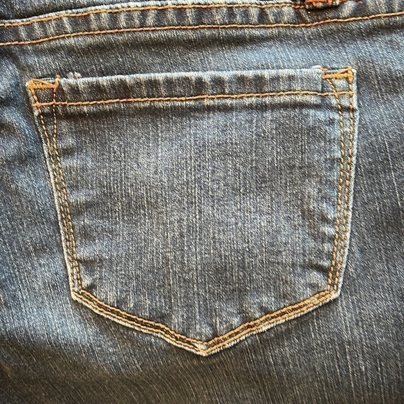 STS Blue Women’s roll up blue jean shorts, size 0. - Picture 7 of 9